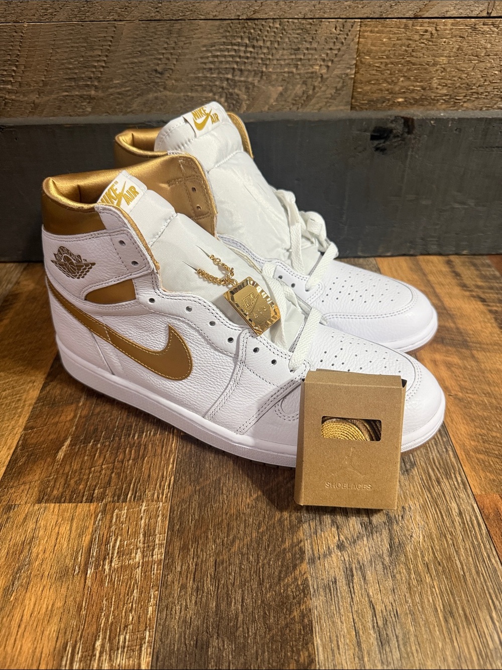 Air Jordan 1 Retro High OG Metallic Gold White Women’s 12 Men’s 10.5 NWT